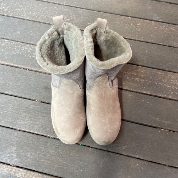 5" Pull On Shearling Clog Boot on Mid Heel Grey - Picture 2 of 3